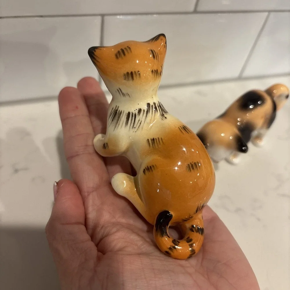 Vintage Set of 2 Hand Painted‎ Cat Figures Porcelain Orange Calico Tabby Kittens